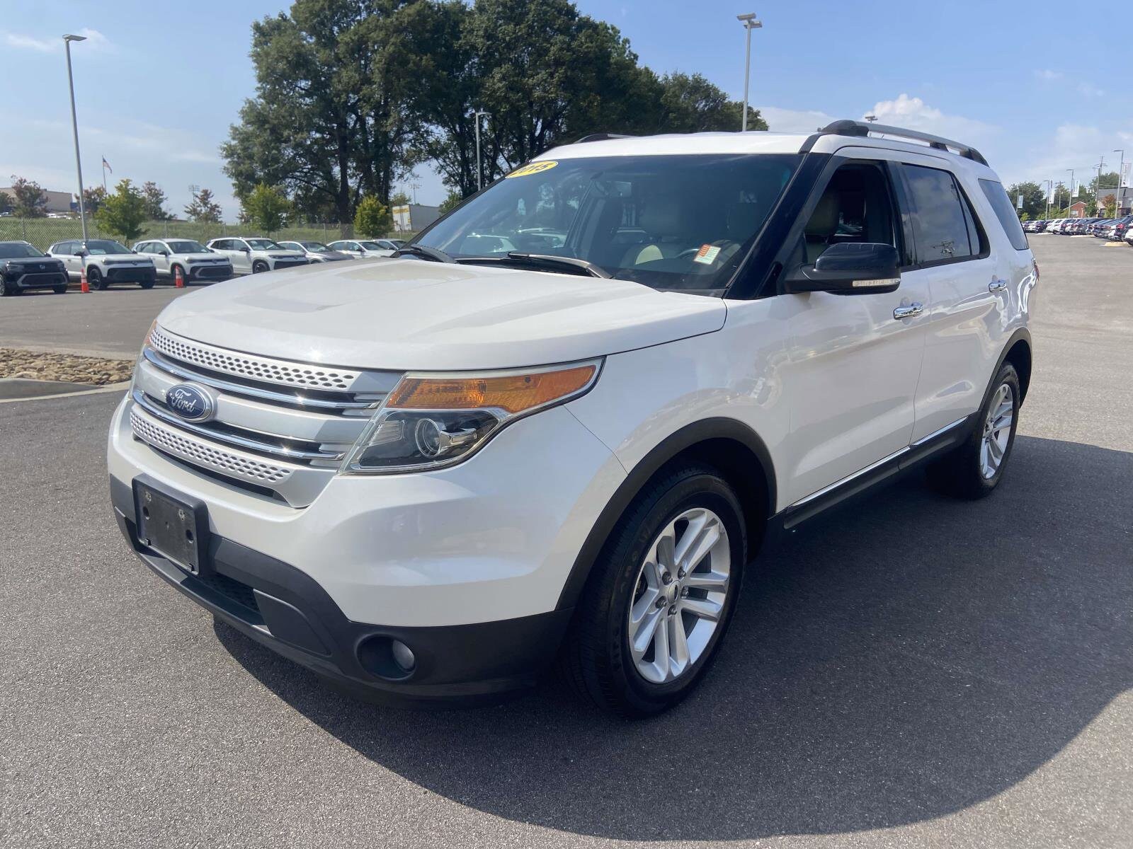 2015 Ford Explorer XLT photo 3