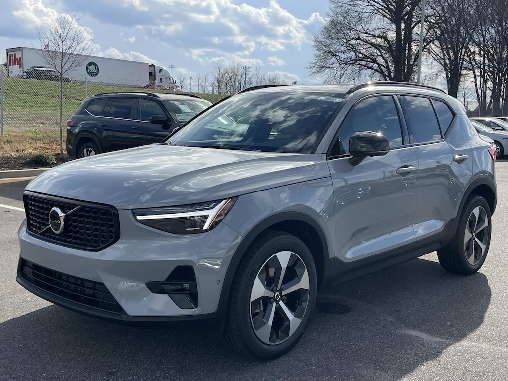 New 2026 Volvo XC40 B5 Plus SUV