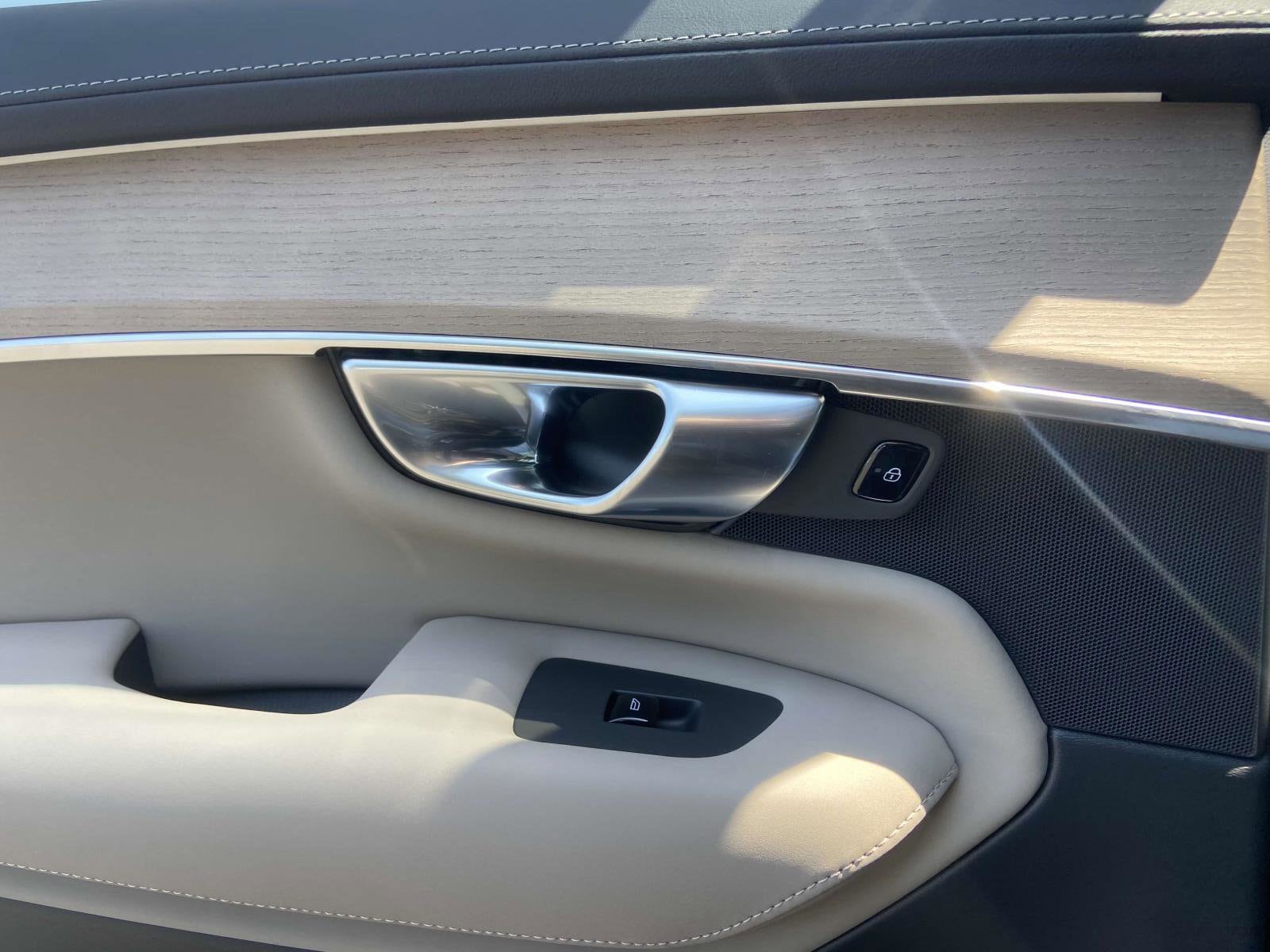 2026 Volvo XC90 Plus - Photo 17