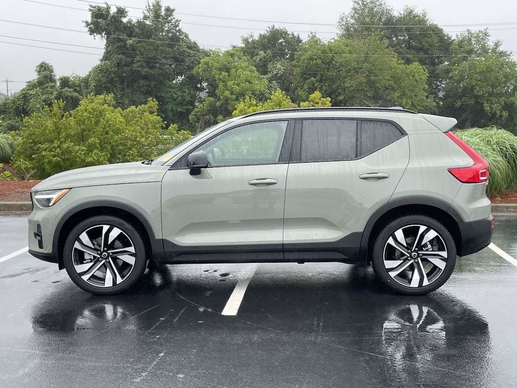 Certified 2025 Volvo XC40 B5 Ultra Dark Theme SUV