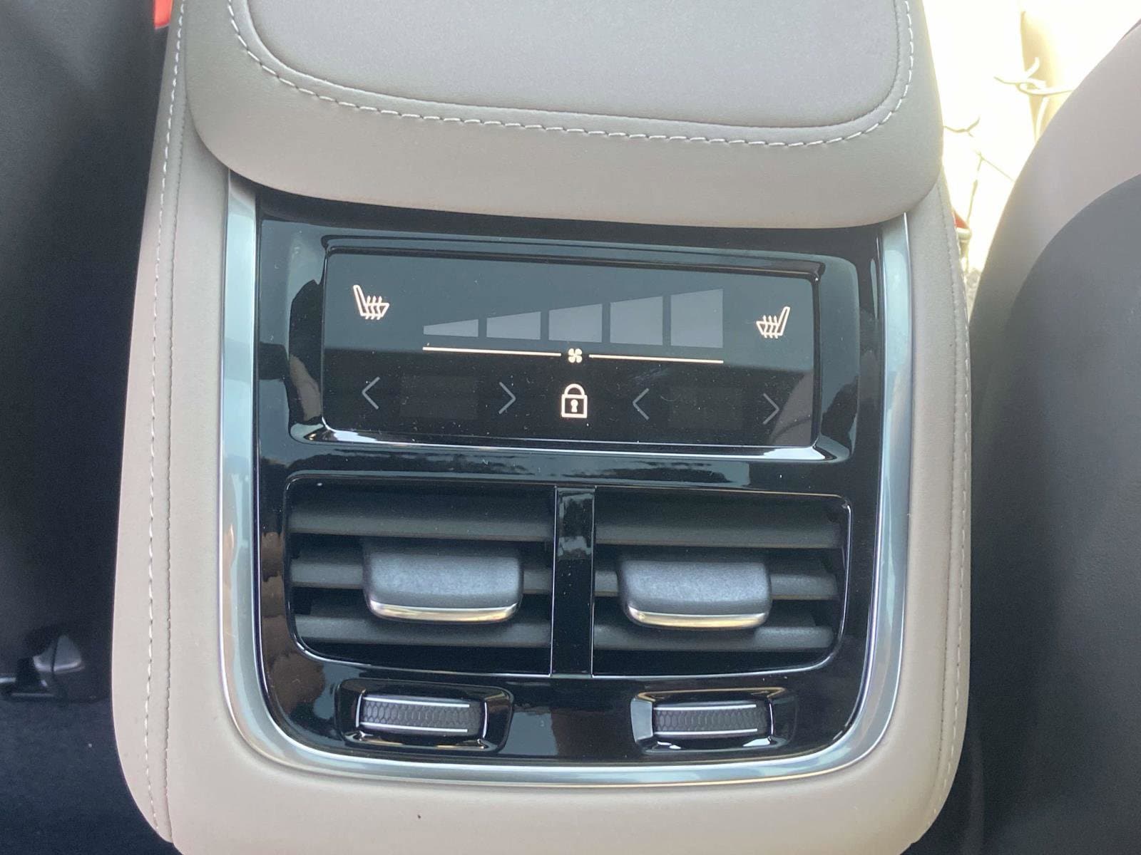 2026 Volvo XC90 Core - Photo 16