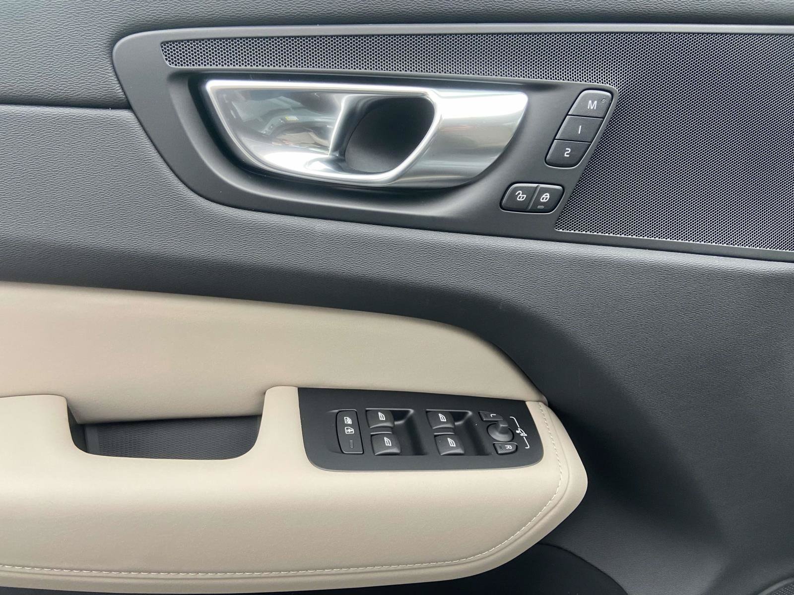 2026 Volvo XC60 Plus - Photo 20