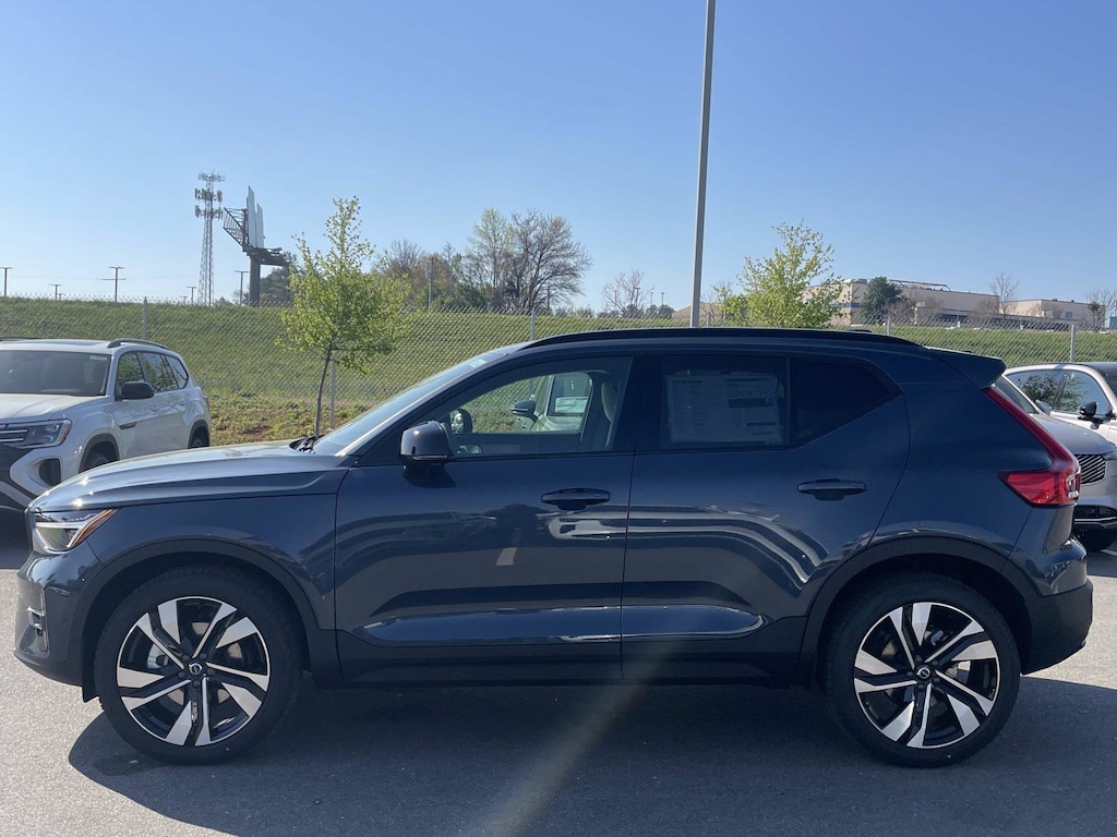 New 2026 Volvo XC40 B5 Ultra SUV