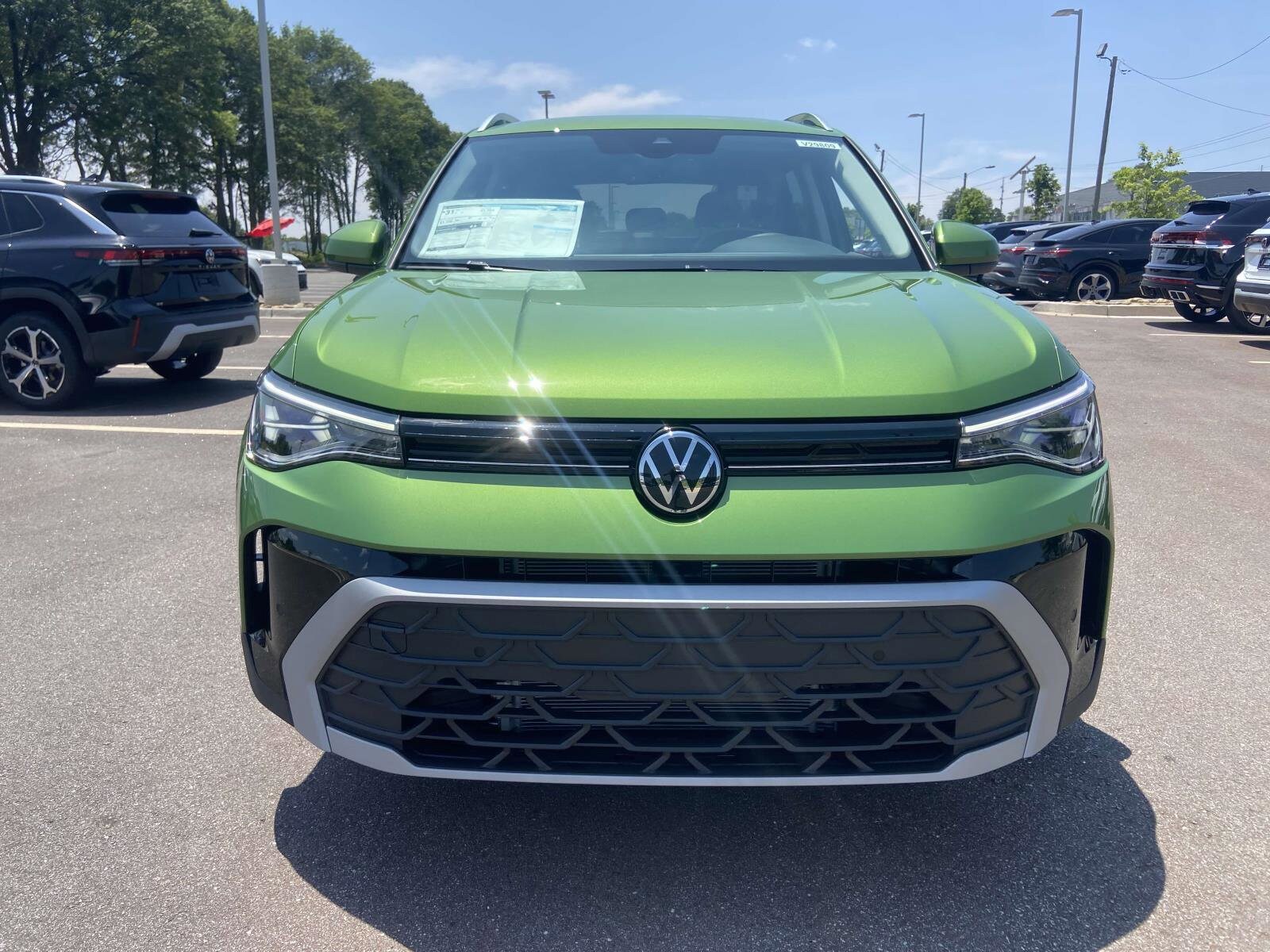 2025 Volkswagen Taos SE photo 2