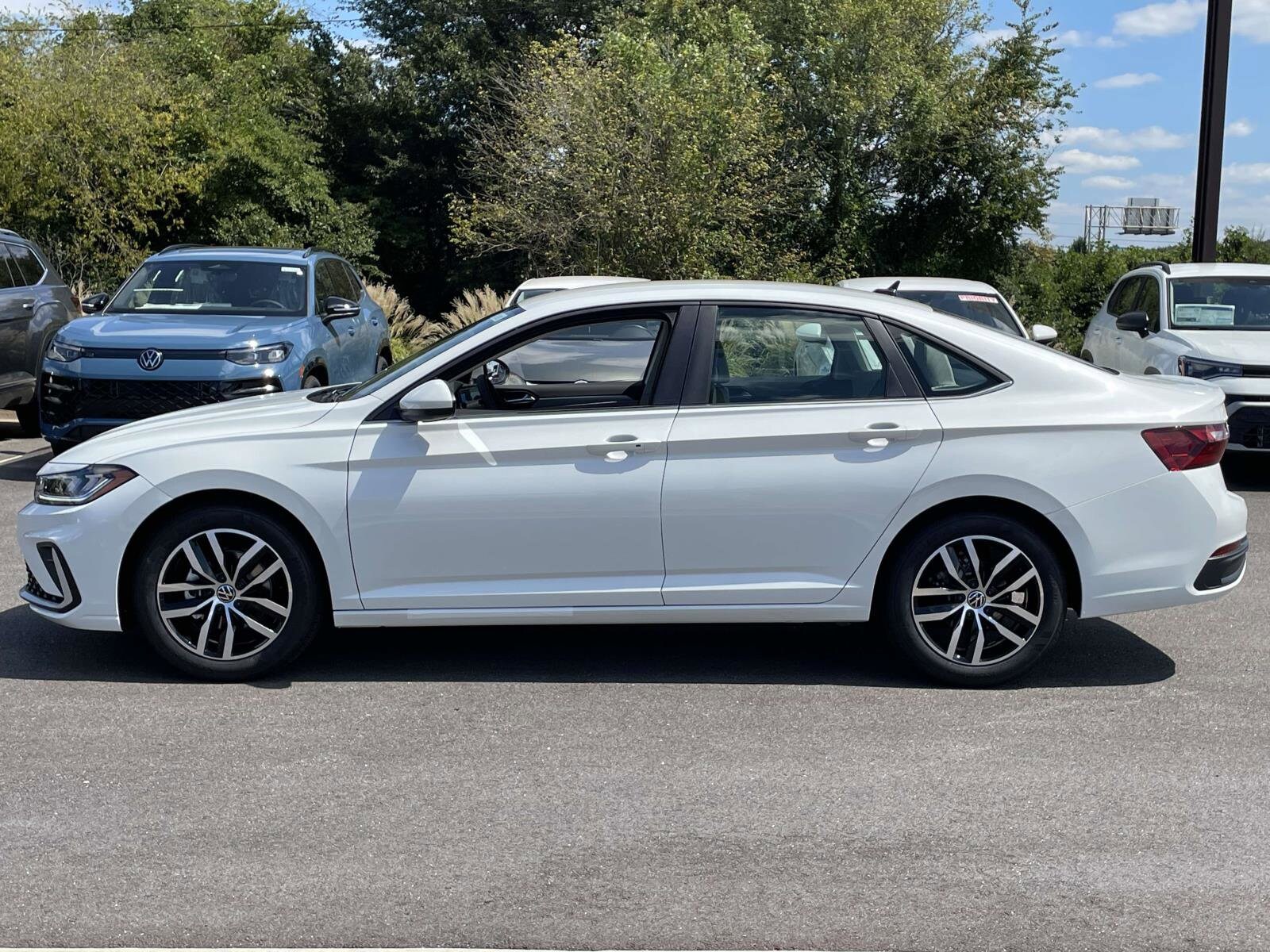2025 Volkswagen Jetta 1.5T SE photo 4