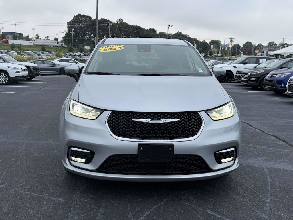 Used 2023 Chrysler Pacifica Touring L Van Passenger Van