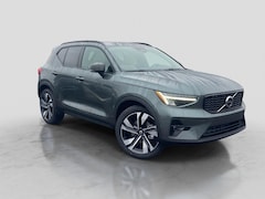2026 Volvo XC40 B4 Plus FWD SUV