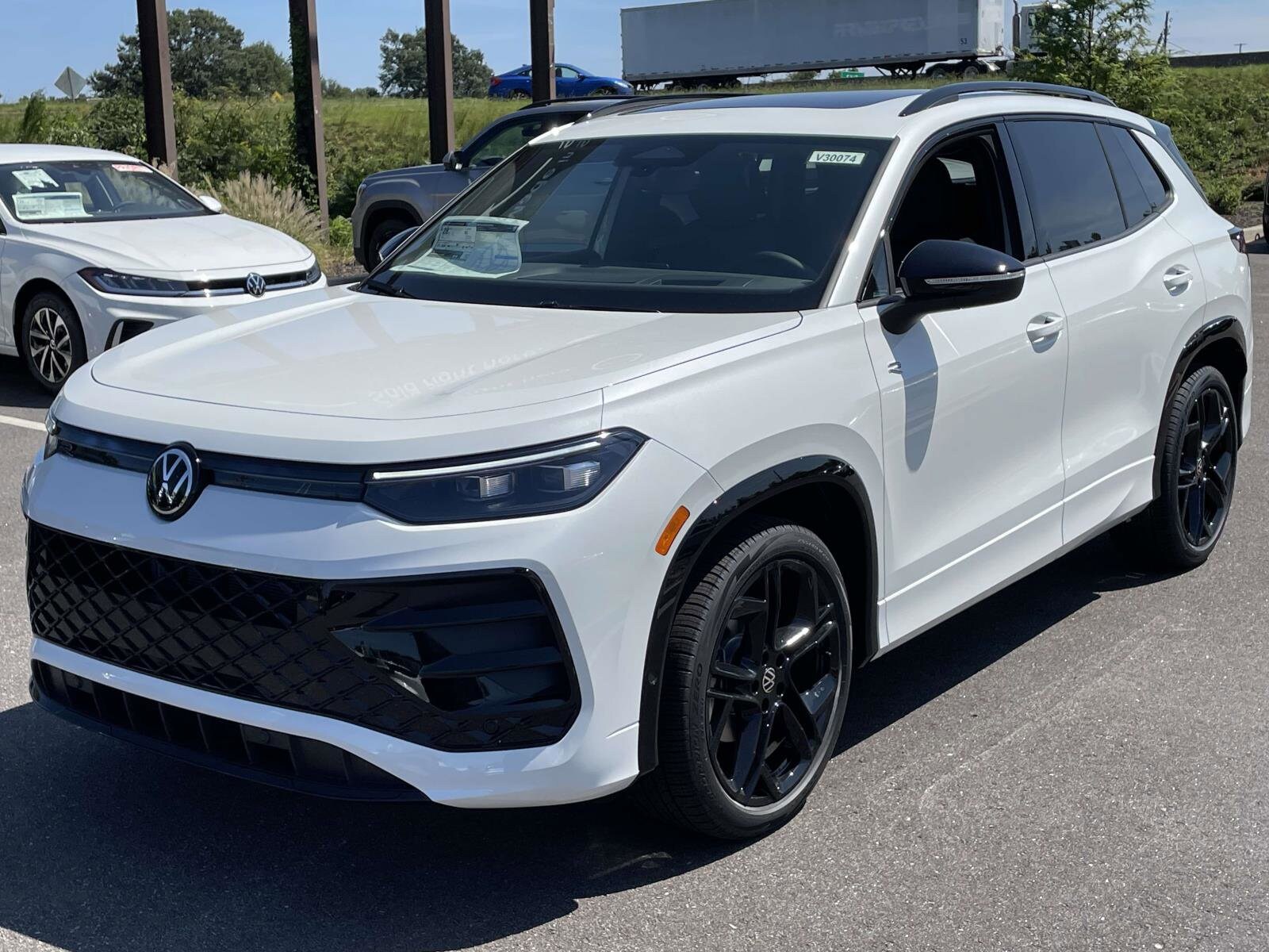 2025 Volkswagen Tiguan SE R-Line Black photo 3