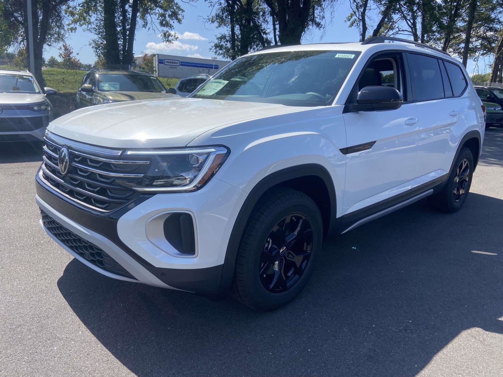 2026 Volkswagen Atlas Peak Edition SE photo 3