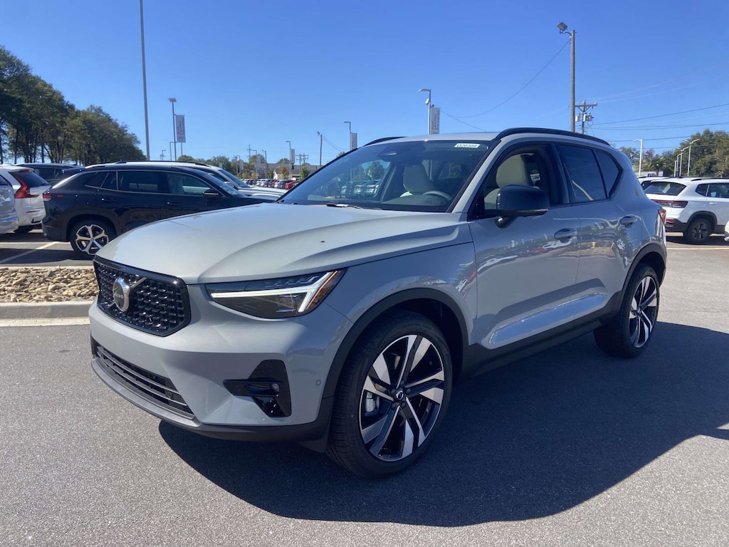 New 2026 Volvo XC40 B5 Ultra SUV
