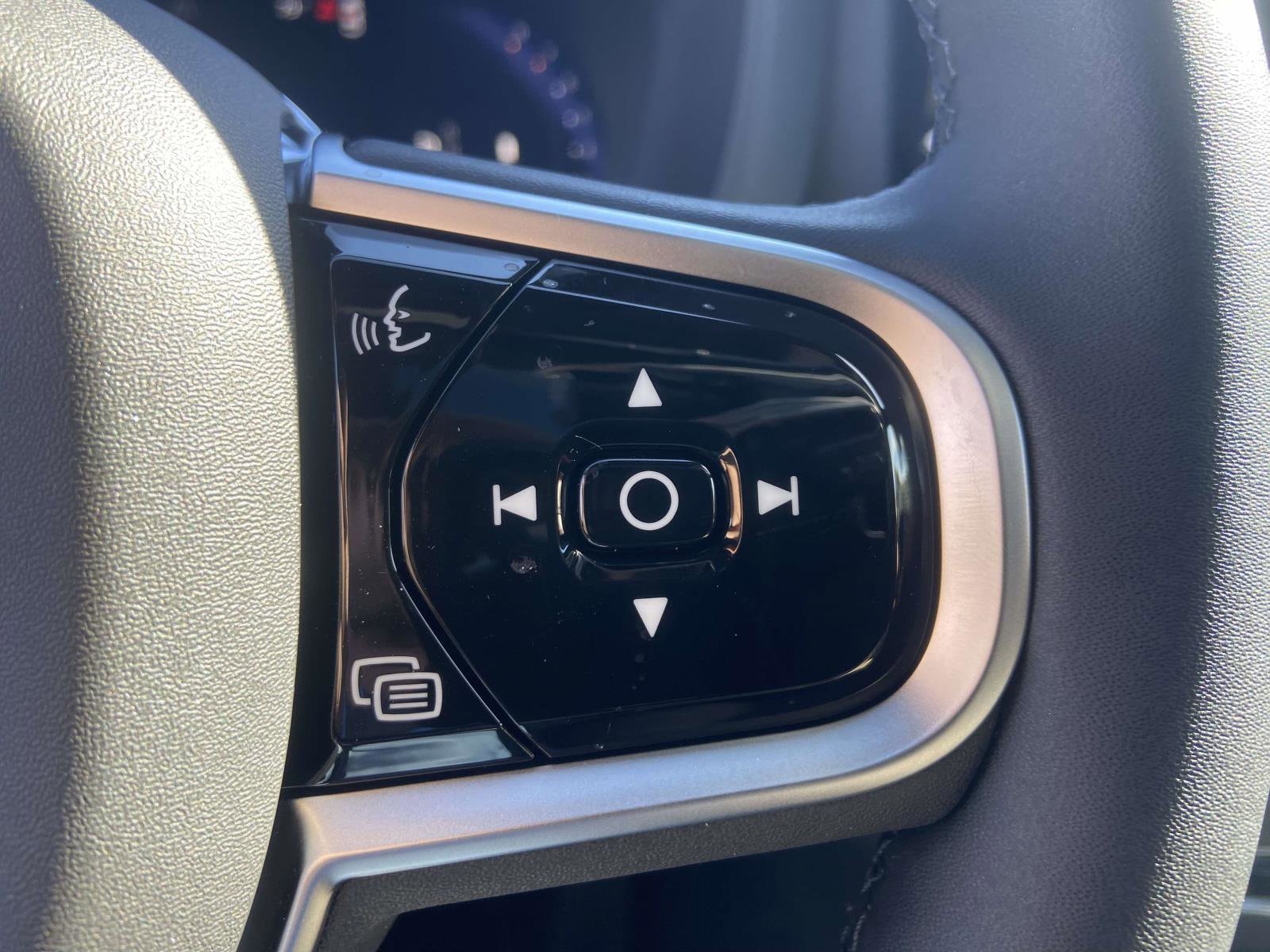 2026 Volvo XC60 Plus - Photo 24