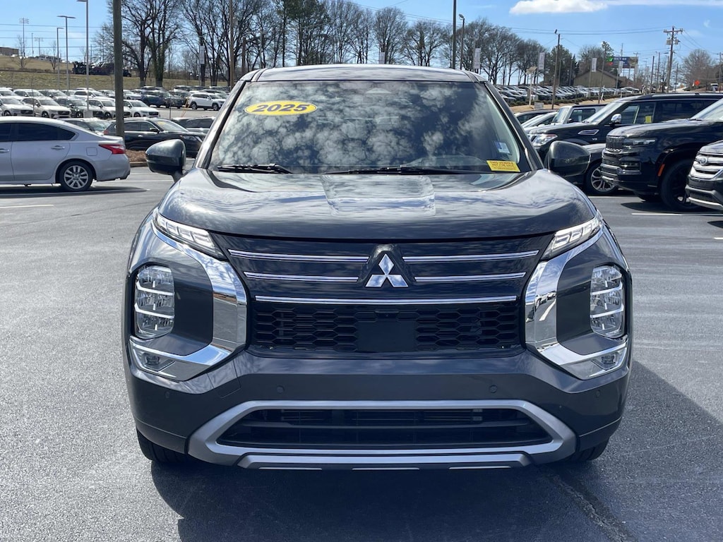 Used 2025 Mitsubishi Outlander SE SUV