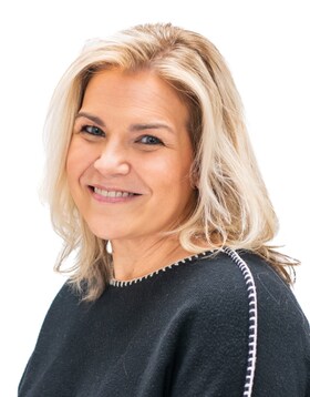 Staff member Crystal Gilbert from ID_8d6b1f3c24ce