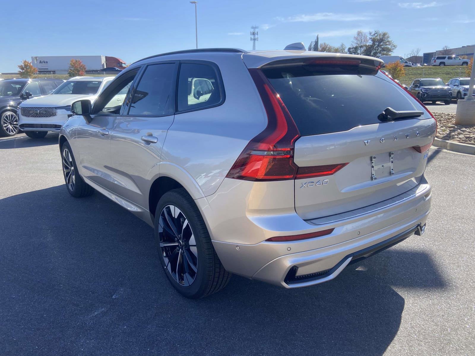 2026 Volvo XC60 Plus - Photo 7