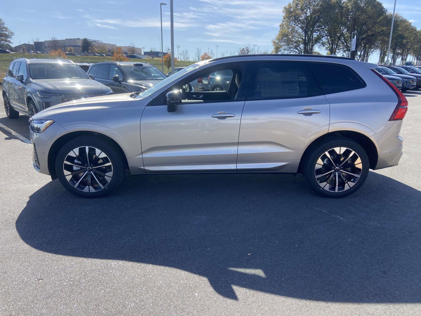 2026 Volvo XC60 Plus - Photo 6