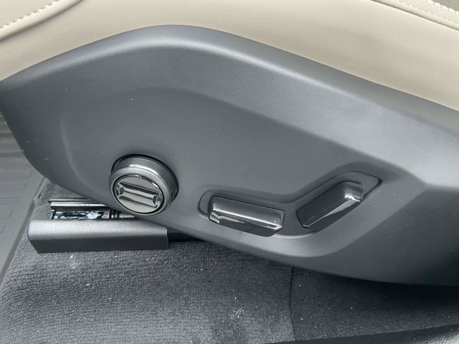 2026 Volvo XC60 Plus - Photo 18