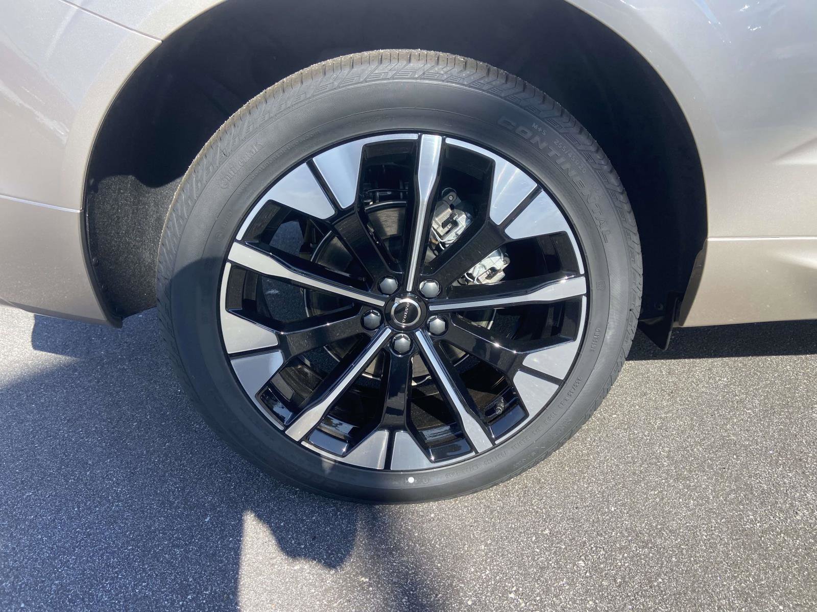 2026 Volvo XC60 Plus - Photo 11