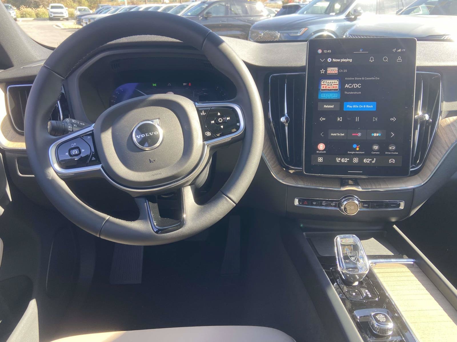 2026 Volvo XC60 Plus - Photo 14