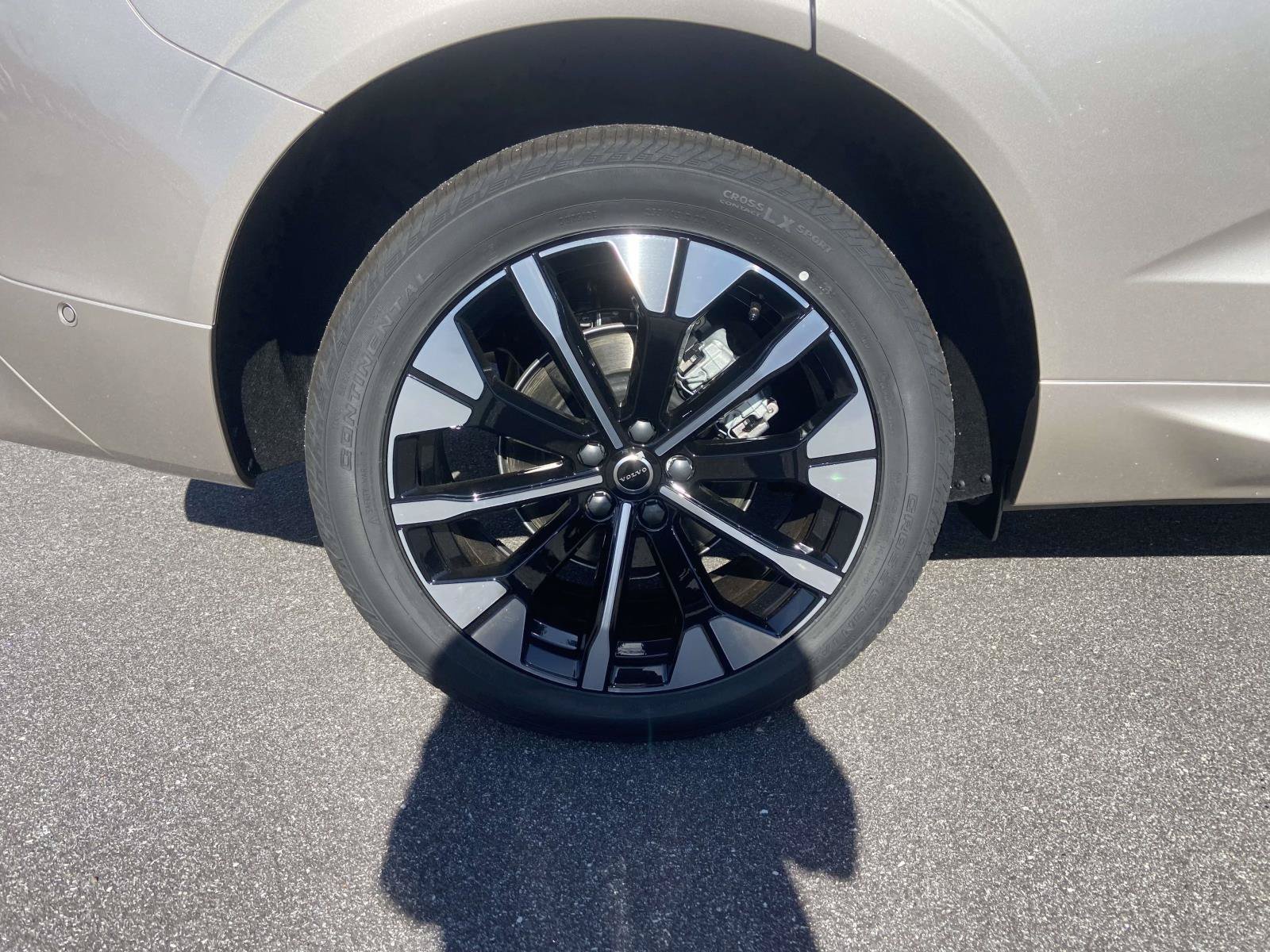 2026 Volvo XC60 Plus - Photo 11
