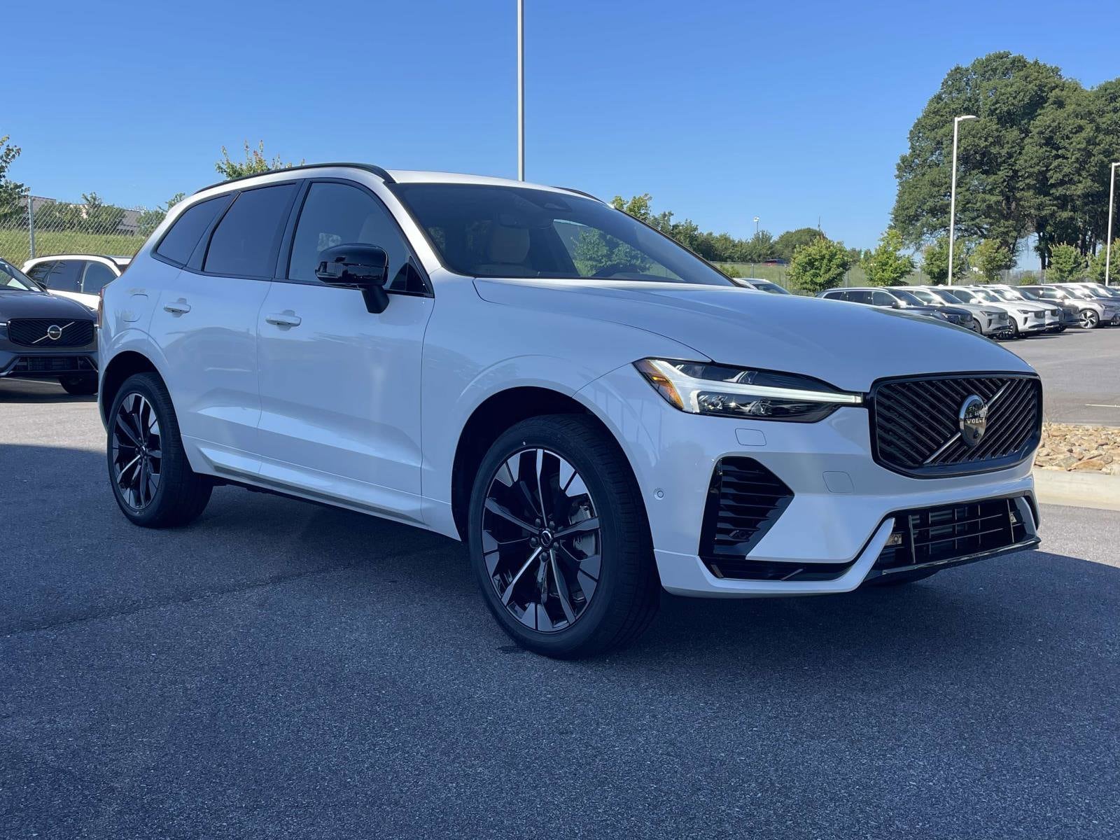 2026 Volvo XC60 T8 Plus Dark AWD's photo