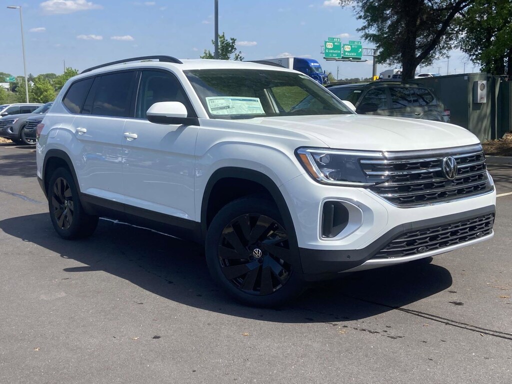 New 2025 Volkswagen Atlas 2.0T SE w/Technology 2.0T SE w/Technology FWD