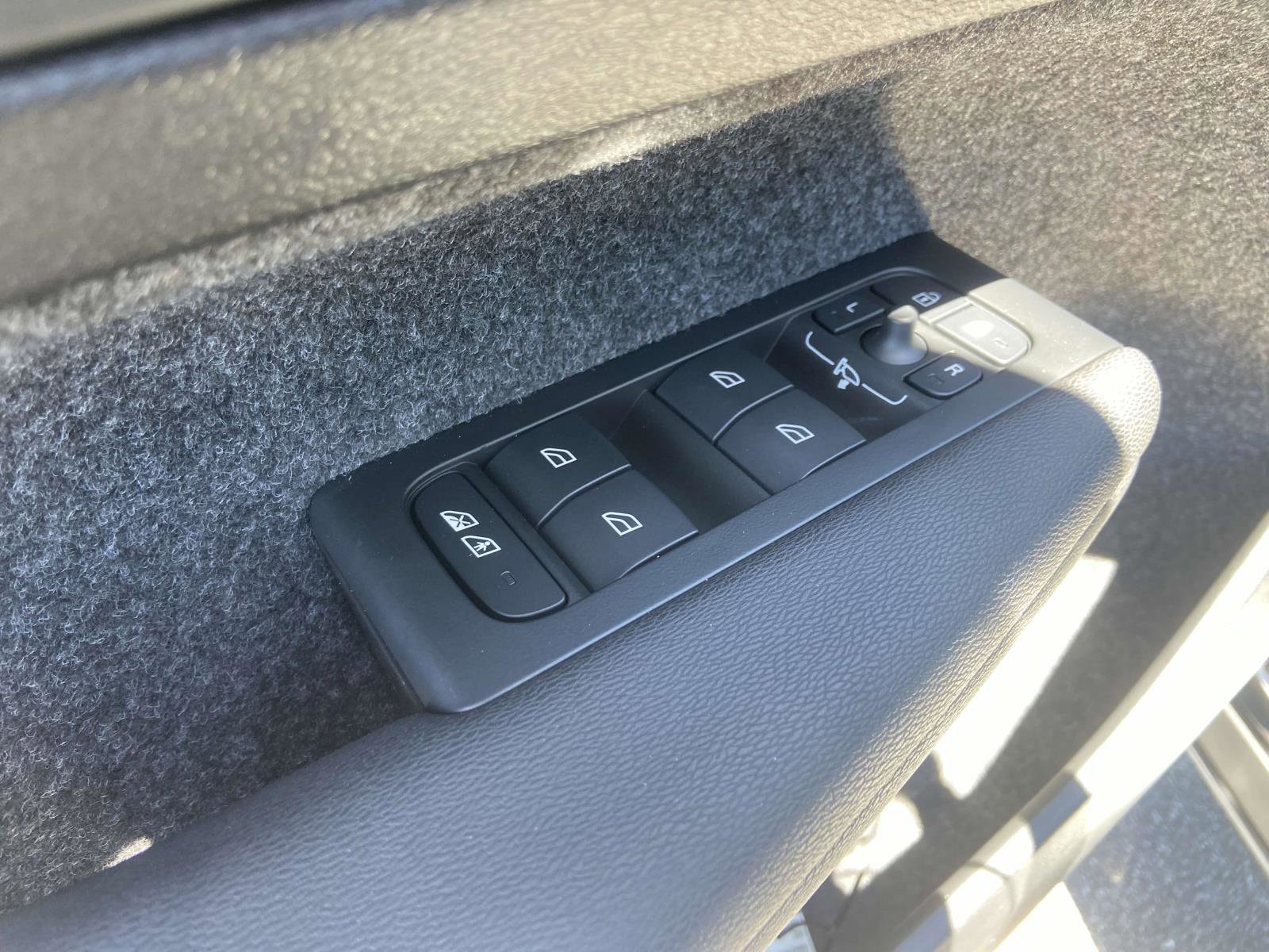 2025 Volvo XC40 Ultra - Photo 20