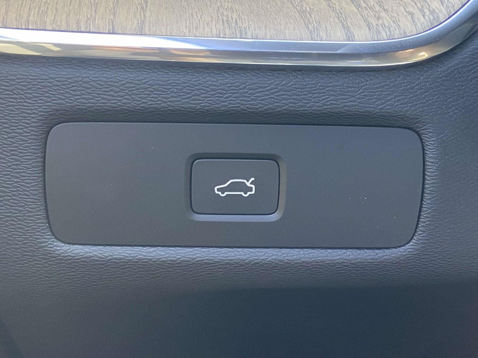 2026 Volvo XC60 Plus - Photo 22