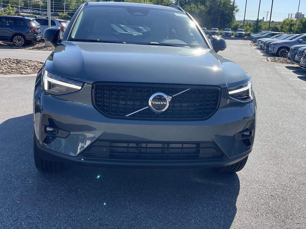 New 2026 Volvo XC40 B5 Plus SUV