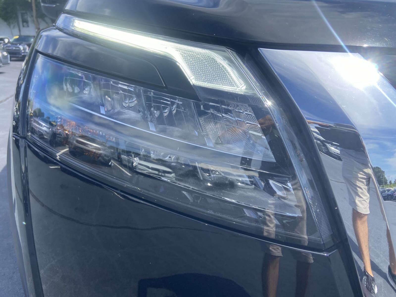 2024 Nissan Pathfinder SV photo 2