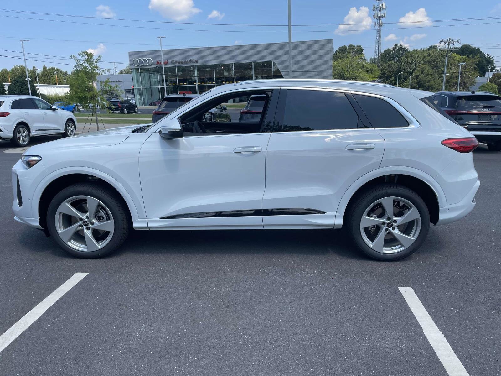 2025 Audi Q5 Premium Plus TFSI photo 2