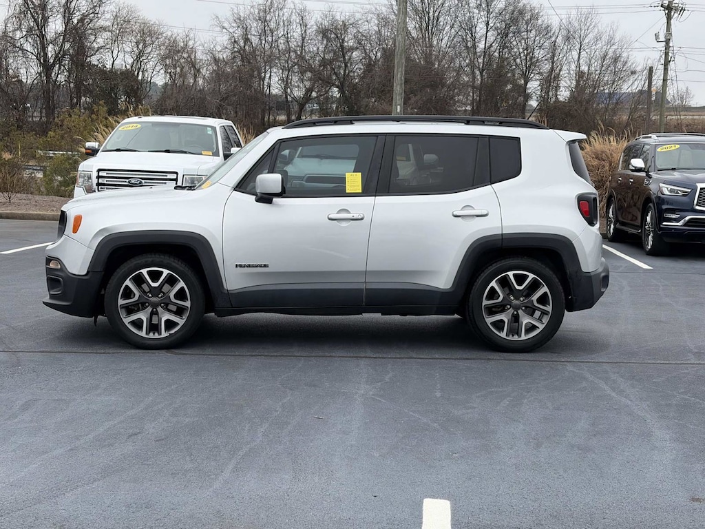 Used 2017 Jeep Renegade Latitude FWD SUV