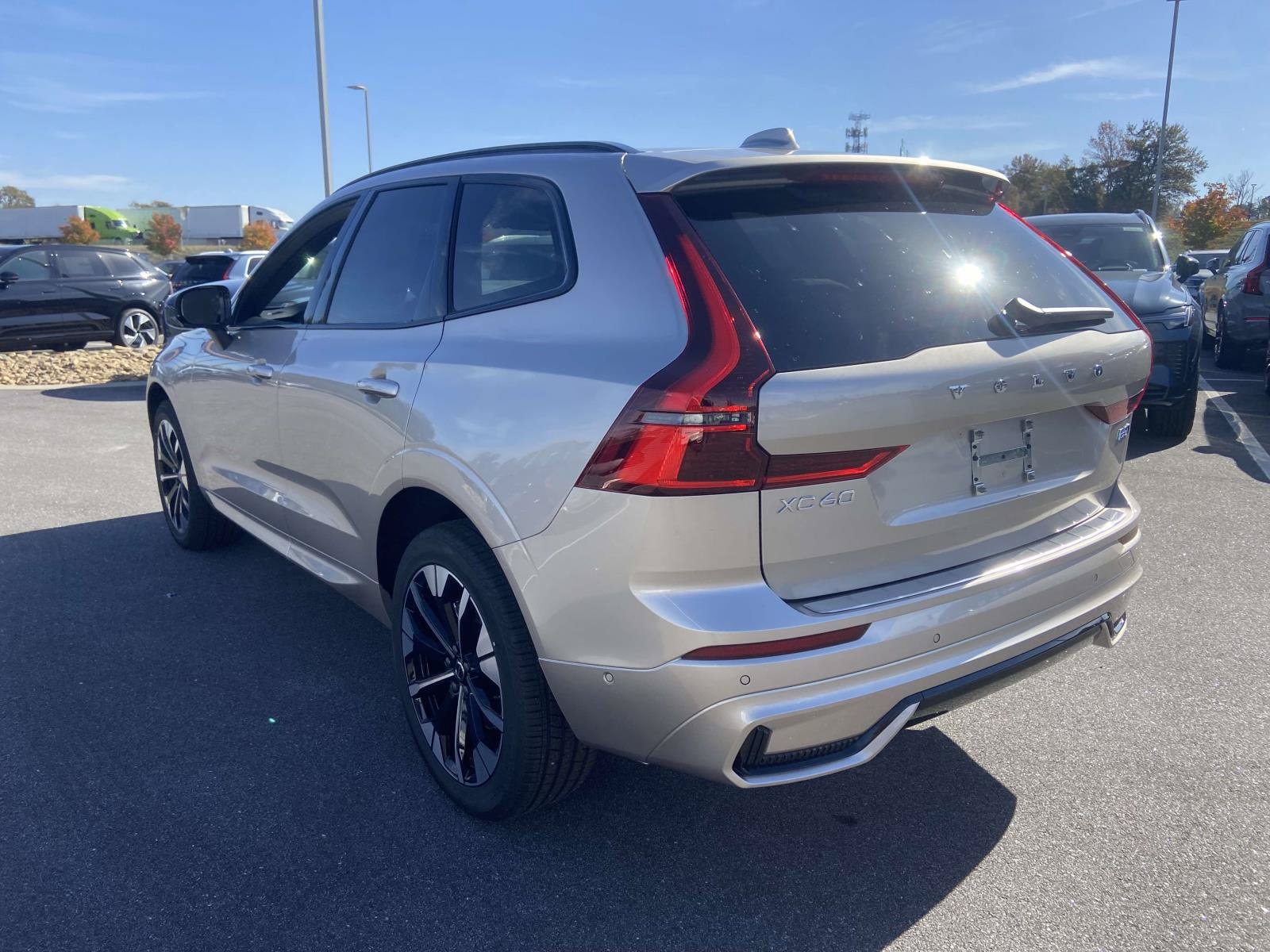 2026 Volvo XC60 Plus - Photo 7