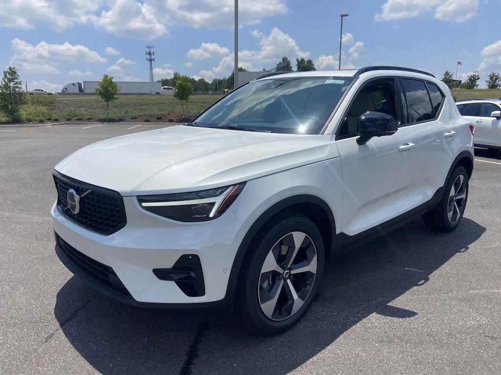 New 2026 Volvo XC40 B4 Plus SUV