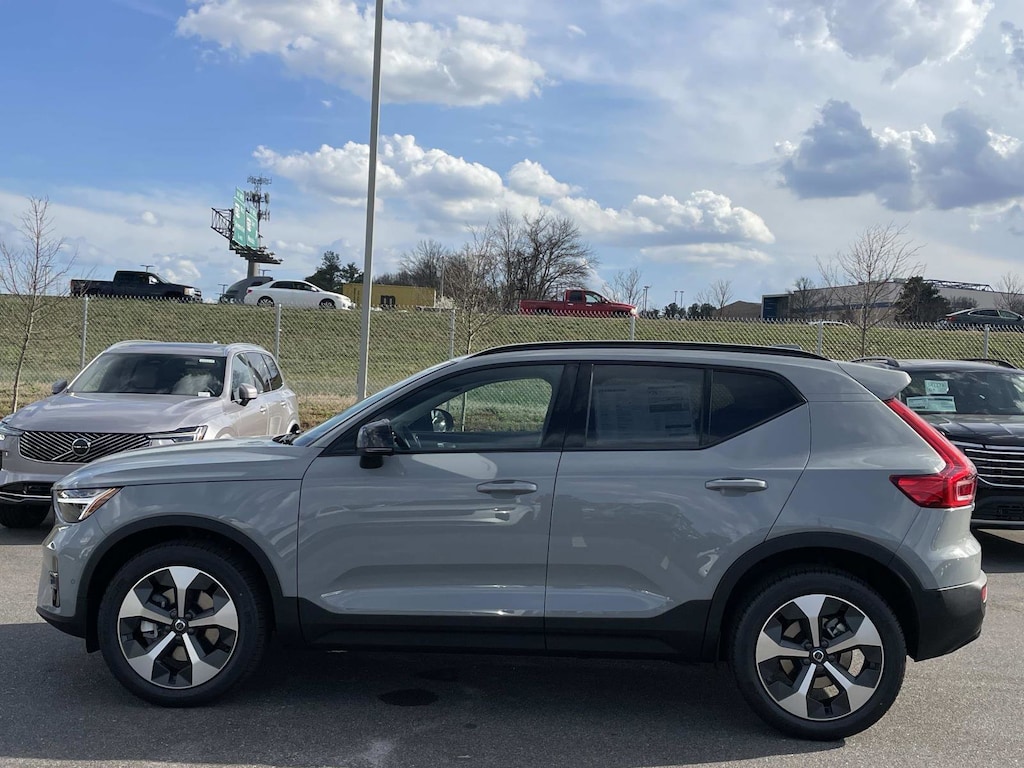 New 2026 Volvo XC40 B5 Plus SUV