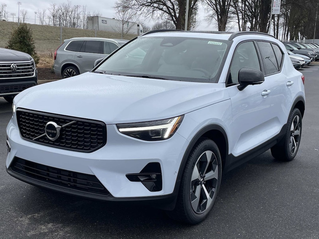 New 2026 Volvo XC40 B5 Plus SUV