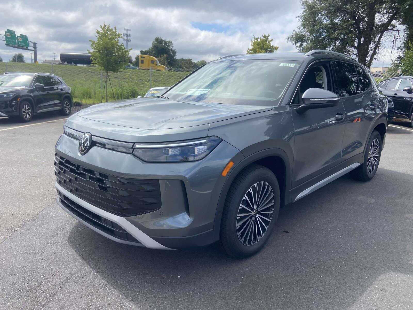 2025 Volkswagen Tiguan S photo 3
