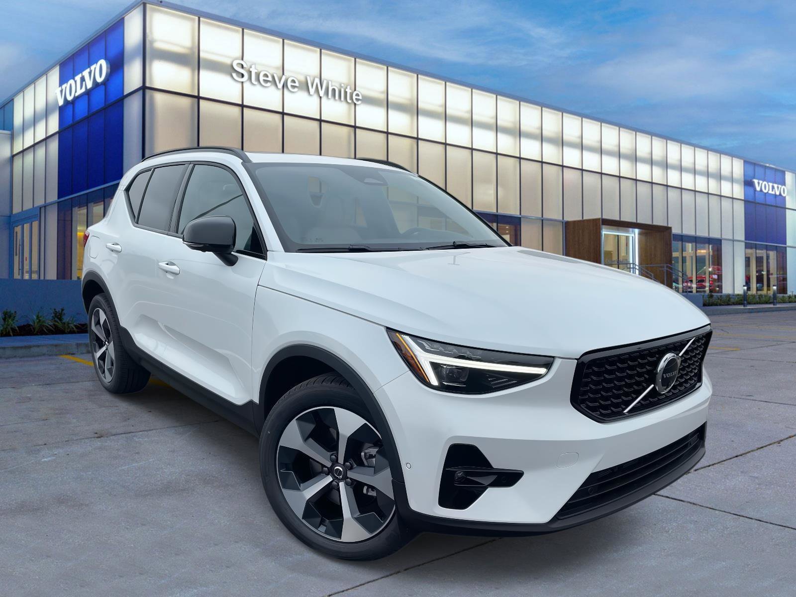 2025 Volvo XC40 Plus's photo