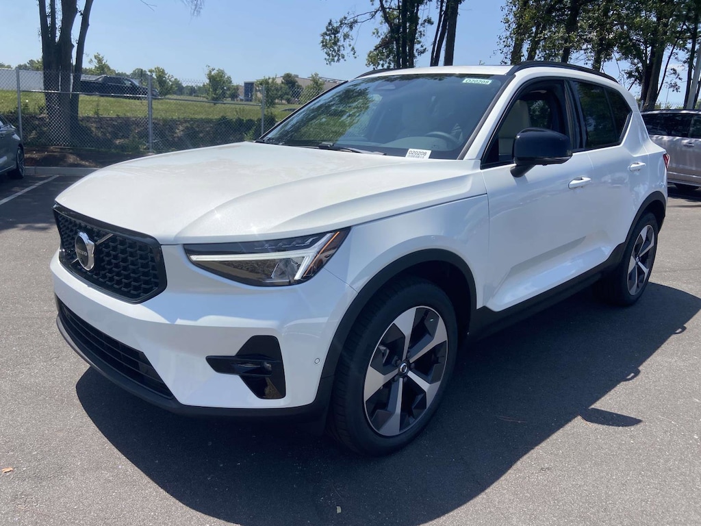 New 2026 Volvo XC40 B5 Plus SUV