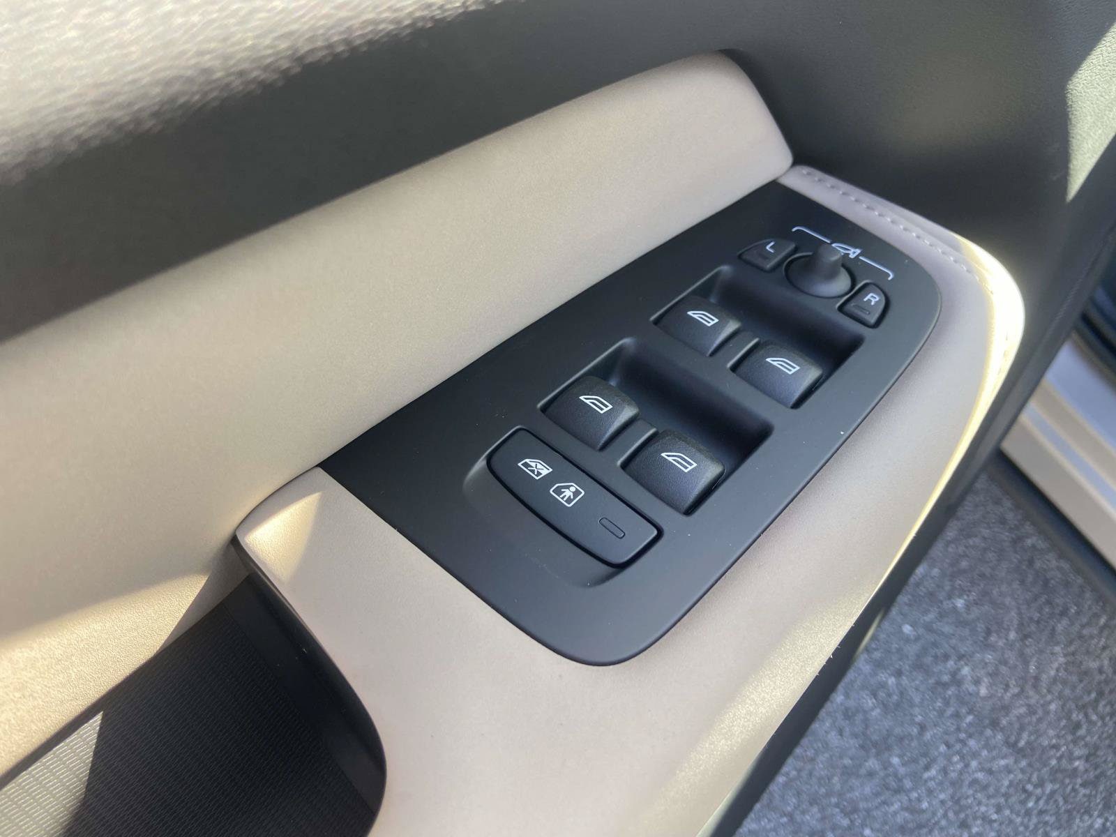 2026 Volvo XC60 Plus - Photo 21