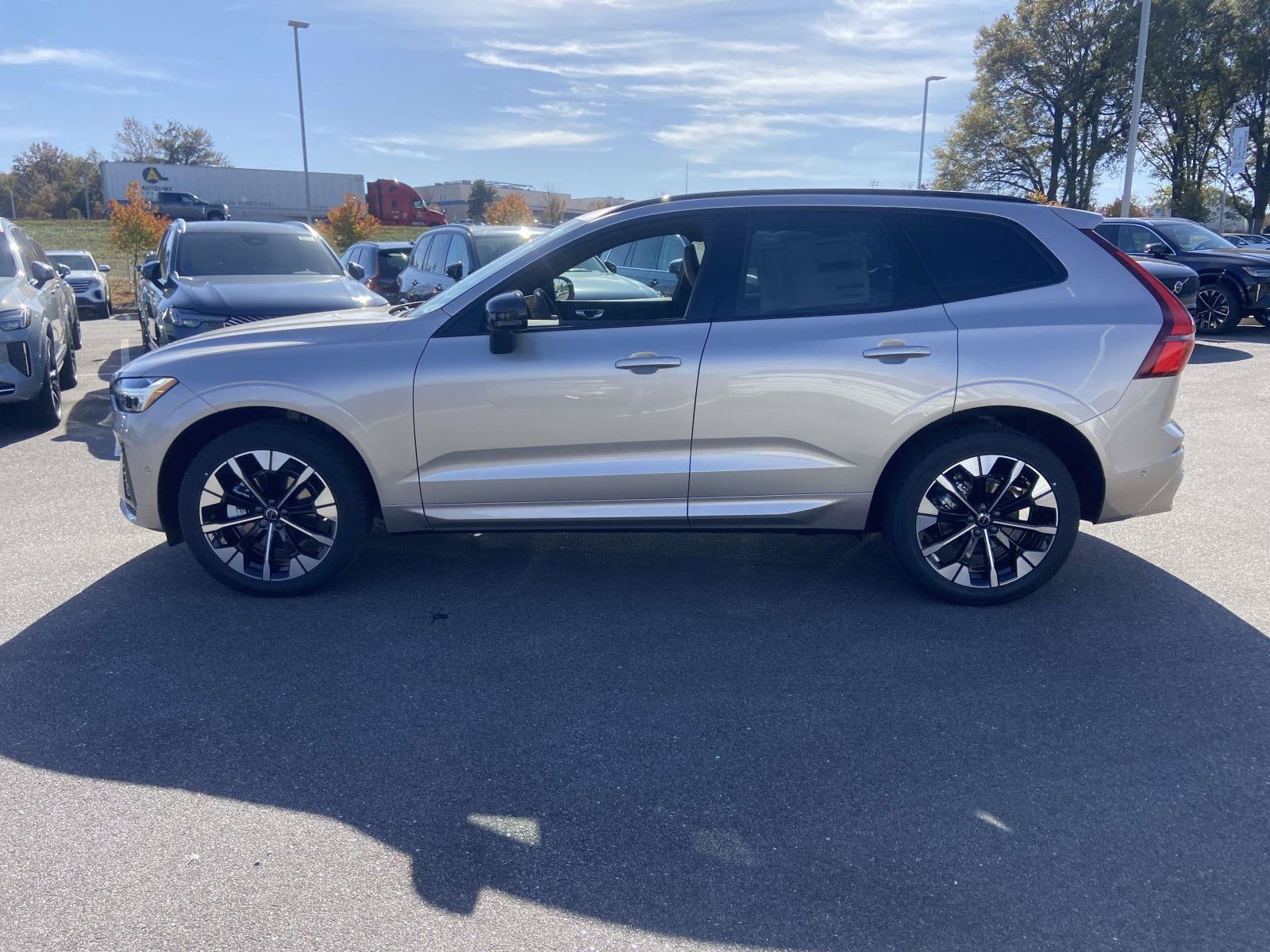 2026 Volvo XC60 Plus - Photo 6