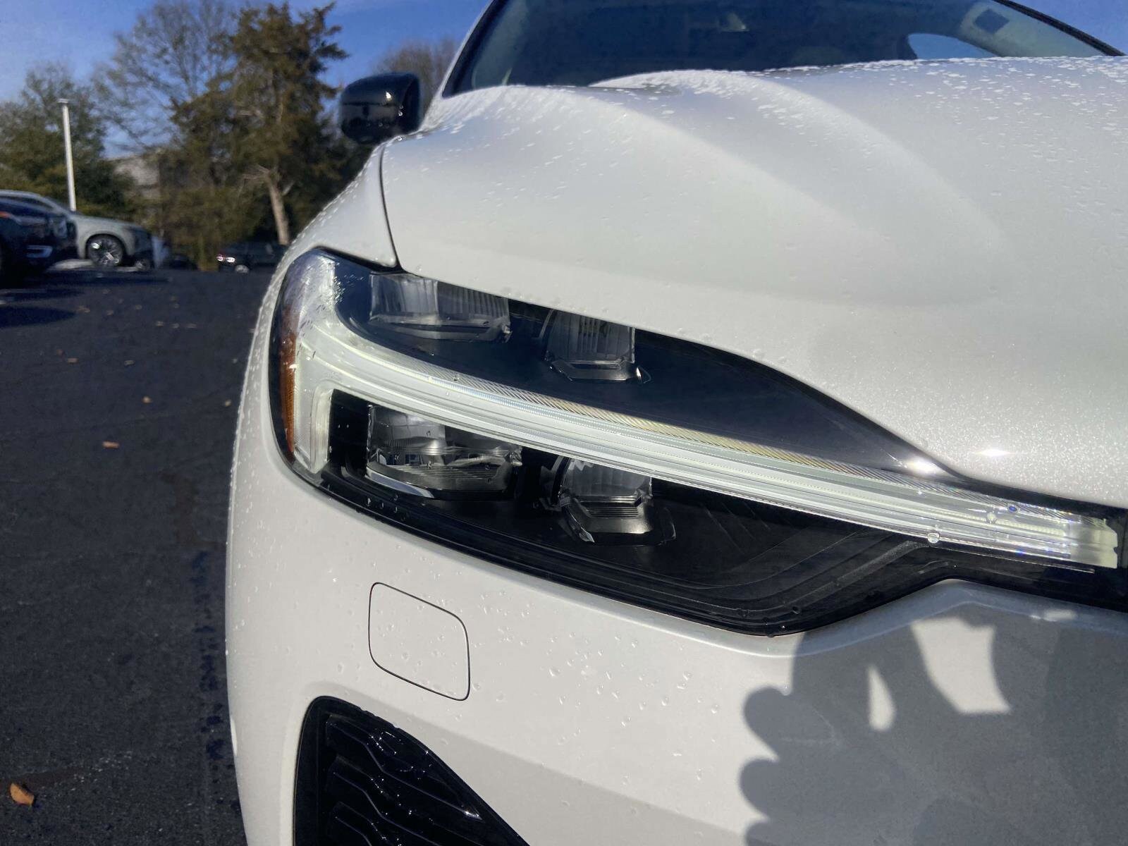 2024 Volvo XC60 B5 Ultimate photo 3