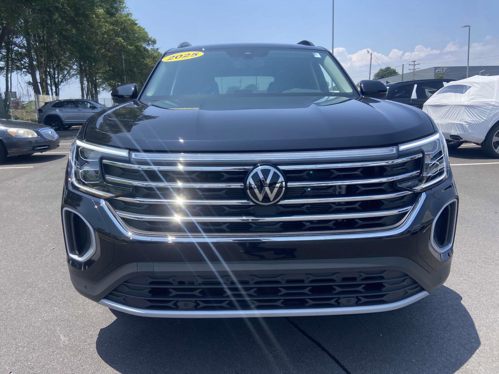 Used 2025 Volkswagen Atlas SE w/Tech with VIN 1V2KR2CA2SC527343 for sale in Greenville, SC