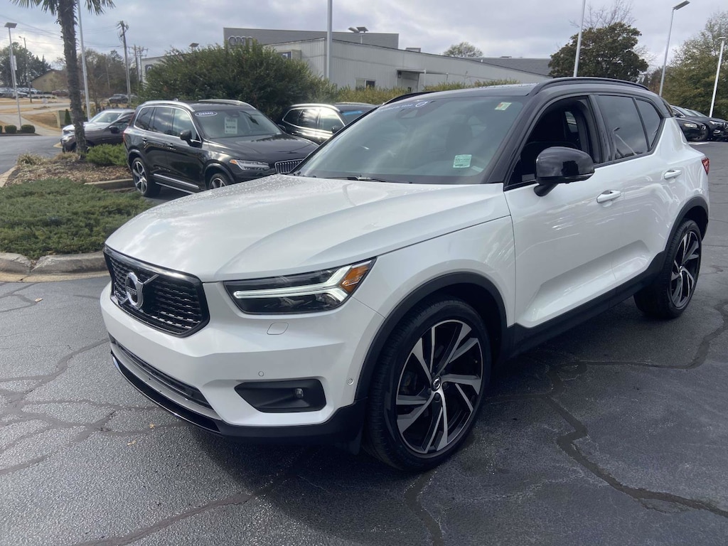 Certified 2022 Volvo XC40 T5 AWD R-Design SUV