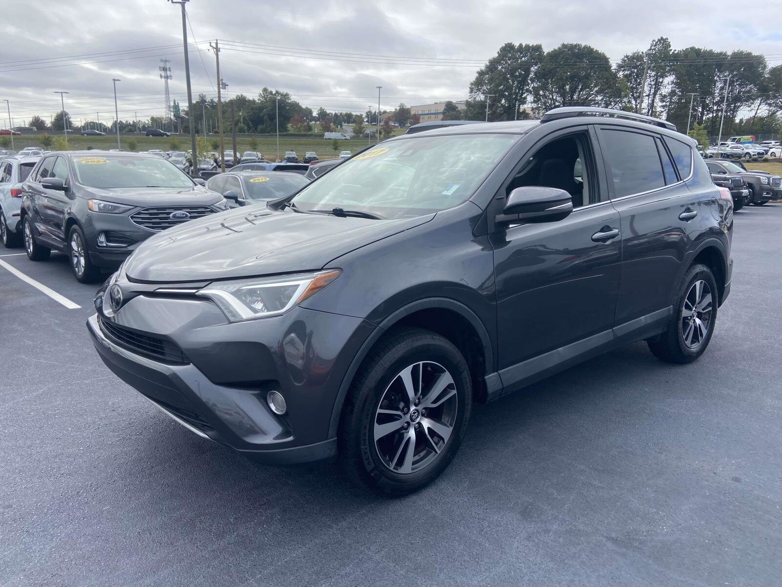 2017 Toyota RAV4 XLE photo 2