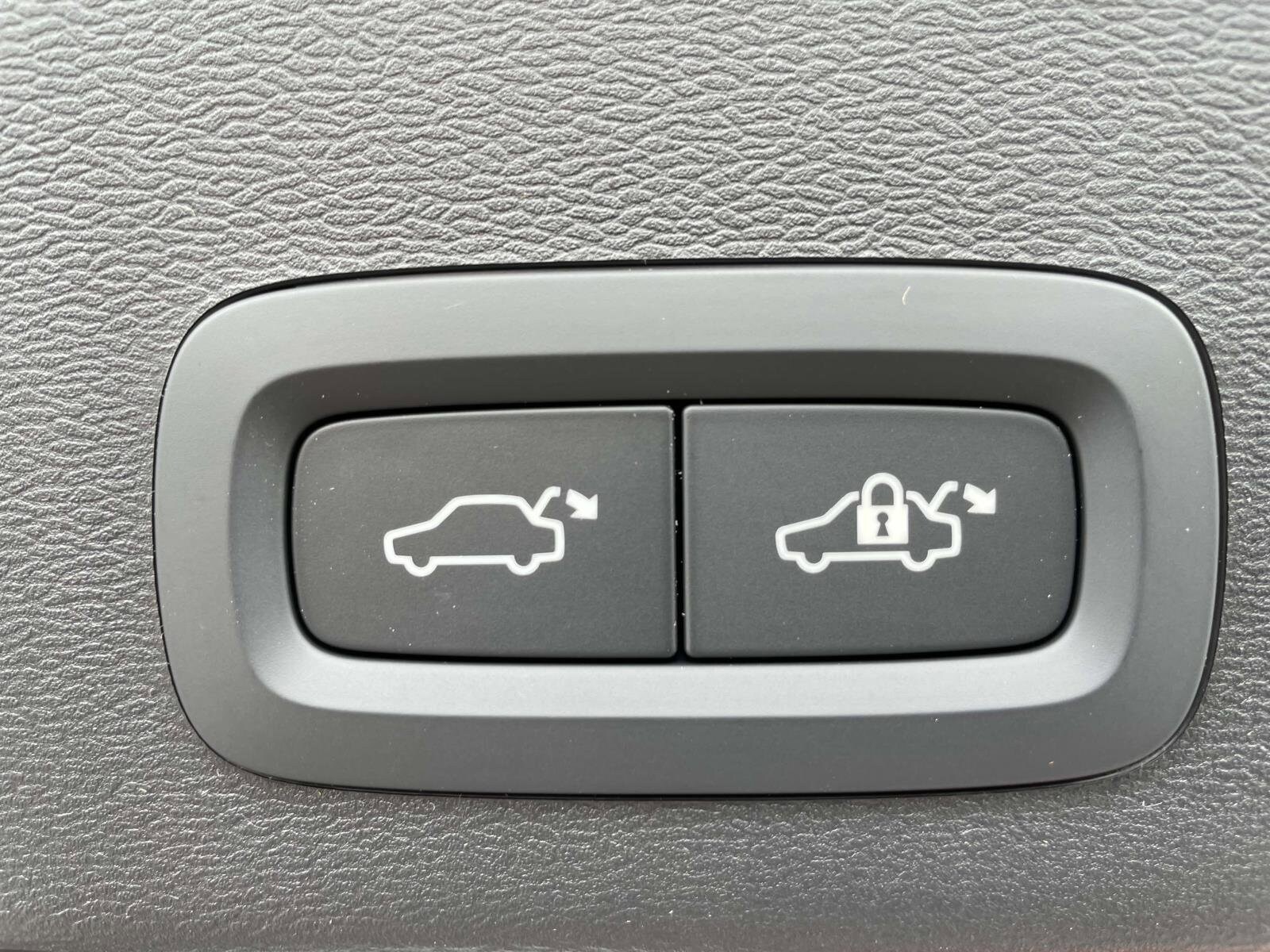 2025 Volvo XC40 Ultra - Photo 12