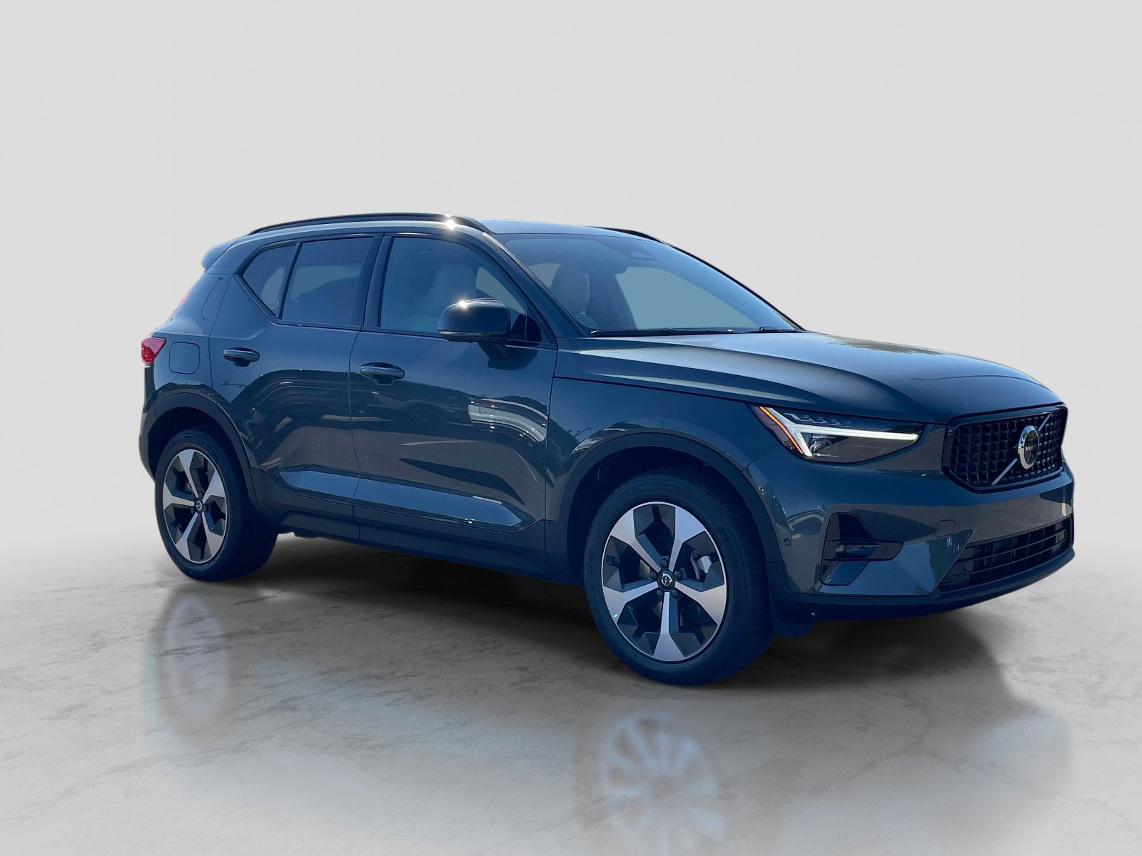 2026 Volvo XC40 B5 Plus Dark AWD's photo