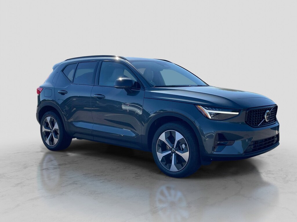 New 2026 Volvo XC40 B5 Plus SUV