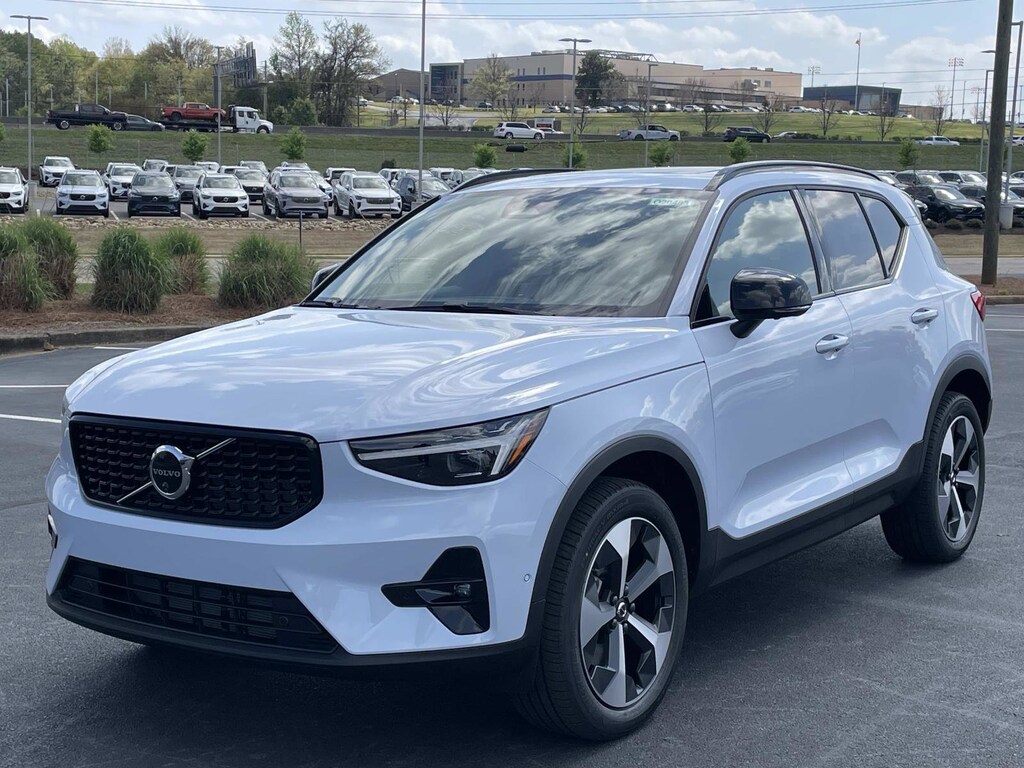 New 2026 Volvo XC40 B5 Plus SUV