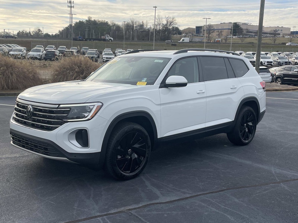 Used 2025 Volkswagen Atlas 2.0T SE w/Technology SUV