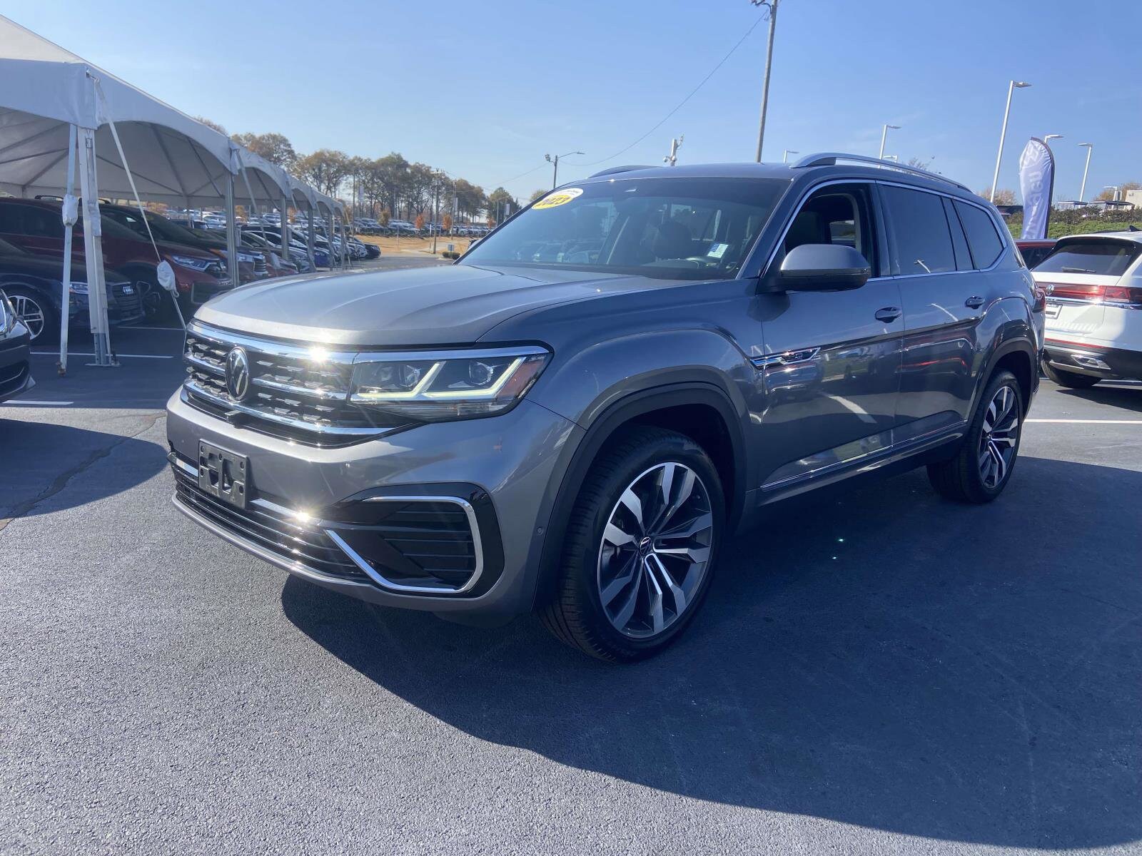 2023 Volkswagen Atlas V6 SEL Premium R-Line photo 3